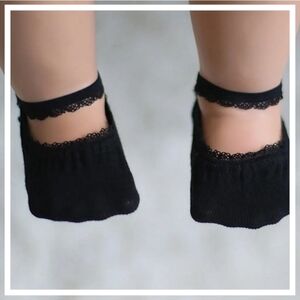 ​Newborn Baby Girl Black Ankle Socks with Lace Ruffle Infant Non-Skid Photo Prop